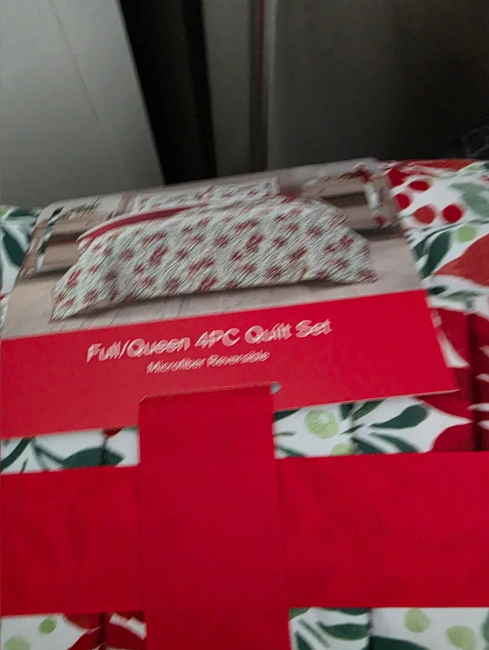 Holiday Poinsettia Full/Queen Quilt Set - Red & Green